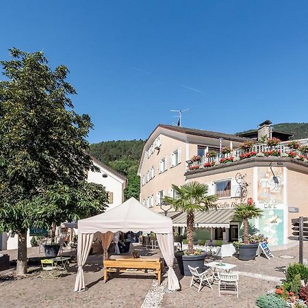 Hotel Weisse Lilie - B&B Rio di Pusteria ภายนอก รูปภาพ