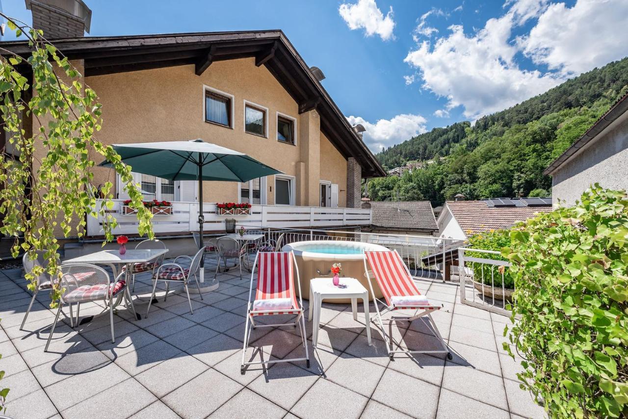 Hotel Weisse Lilie - B&B Rio di Pusteria ภายนอก รูปภาพ