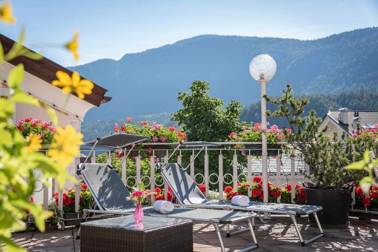 Hotel Weisse Lilie - B&B Rio di Pusteria ภายนอก รูปภาพ