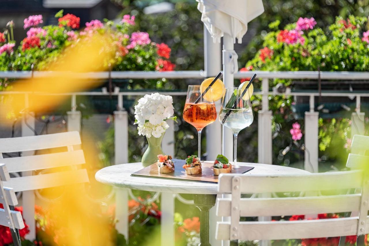 Hotel Weisse Lilie - B&B Rio di Pusteria ภายนอก รูปภาพ