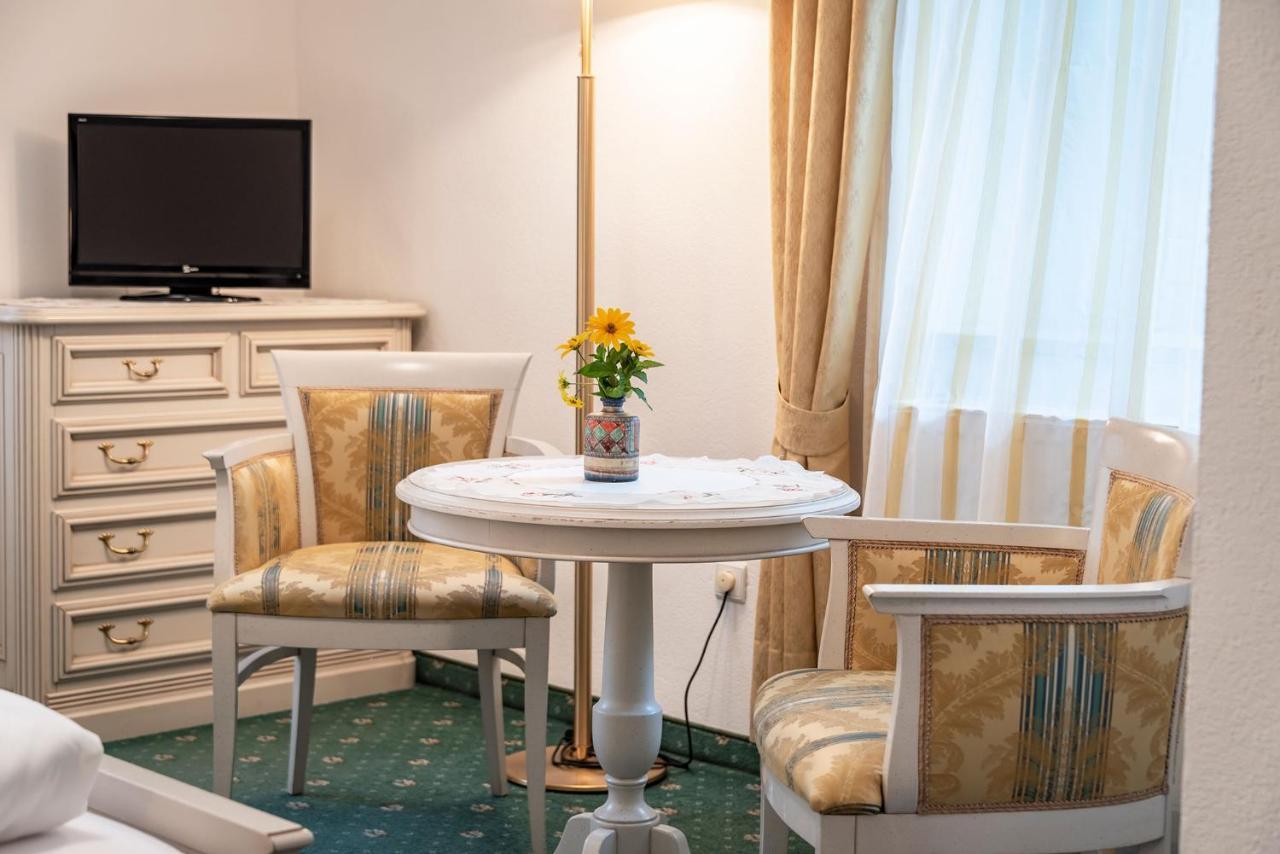 Hotel Weisse Lilie - B&B Rio di Pusteria ภายนอก รูปภาพ
