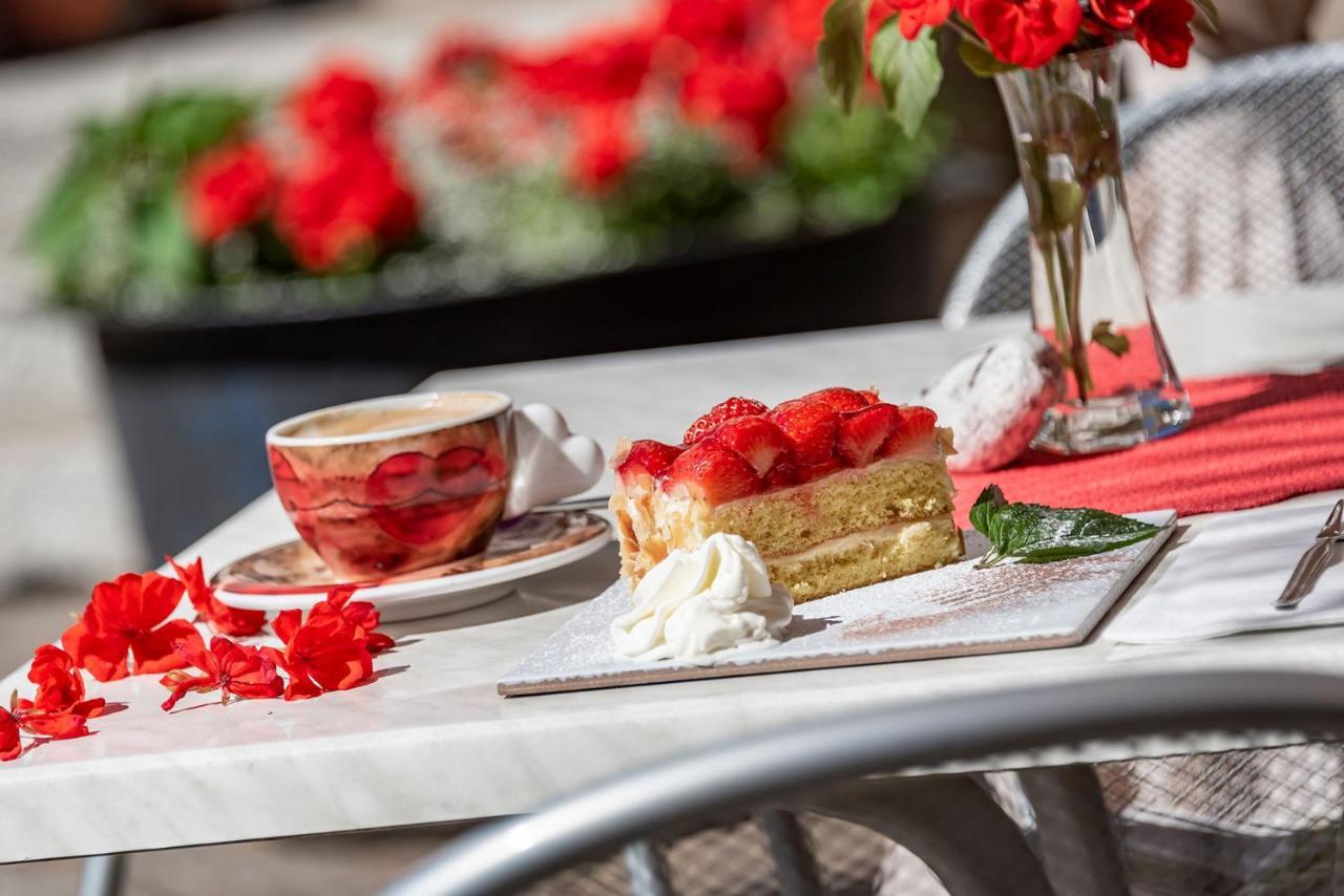 Hotel Weisse Lilie - B&B Rio di Pusteria ภายนอก รูปภาพ