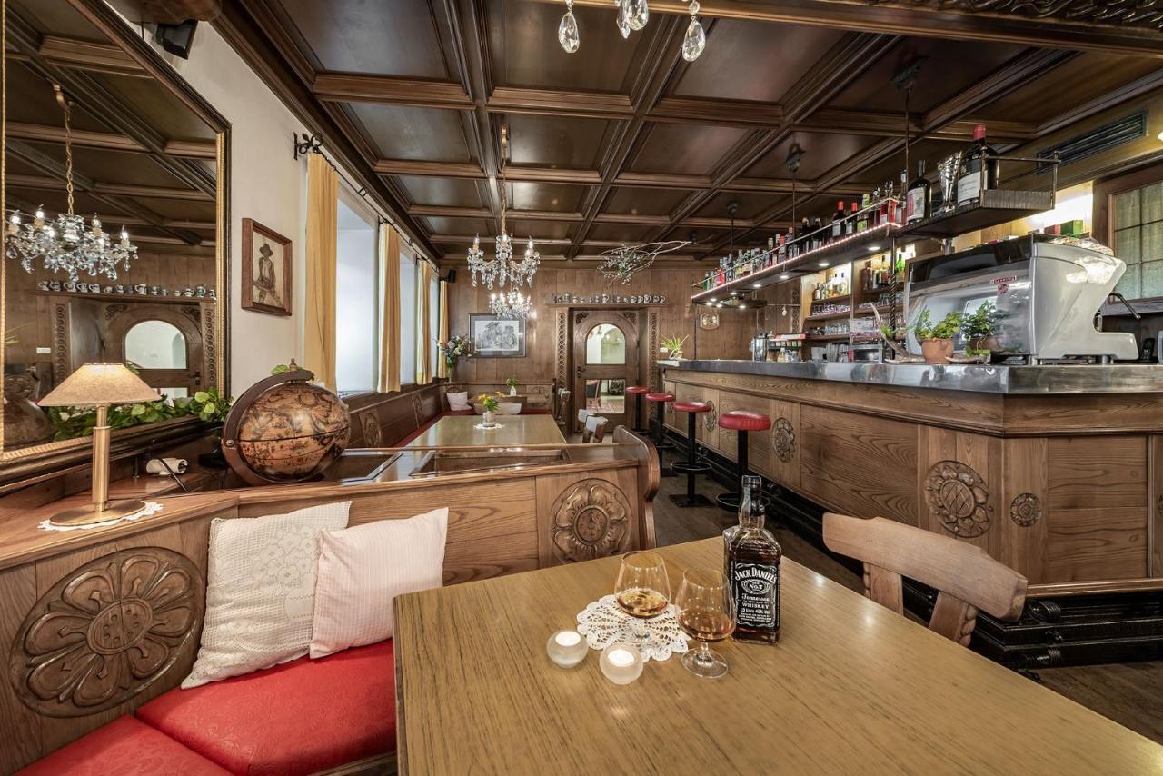 Hotel Weisse Lilie - B&B Rio di Pusteria ภายนอก รูปภาพ