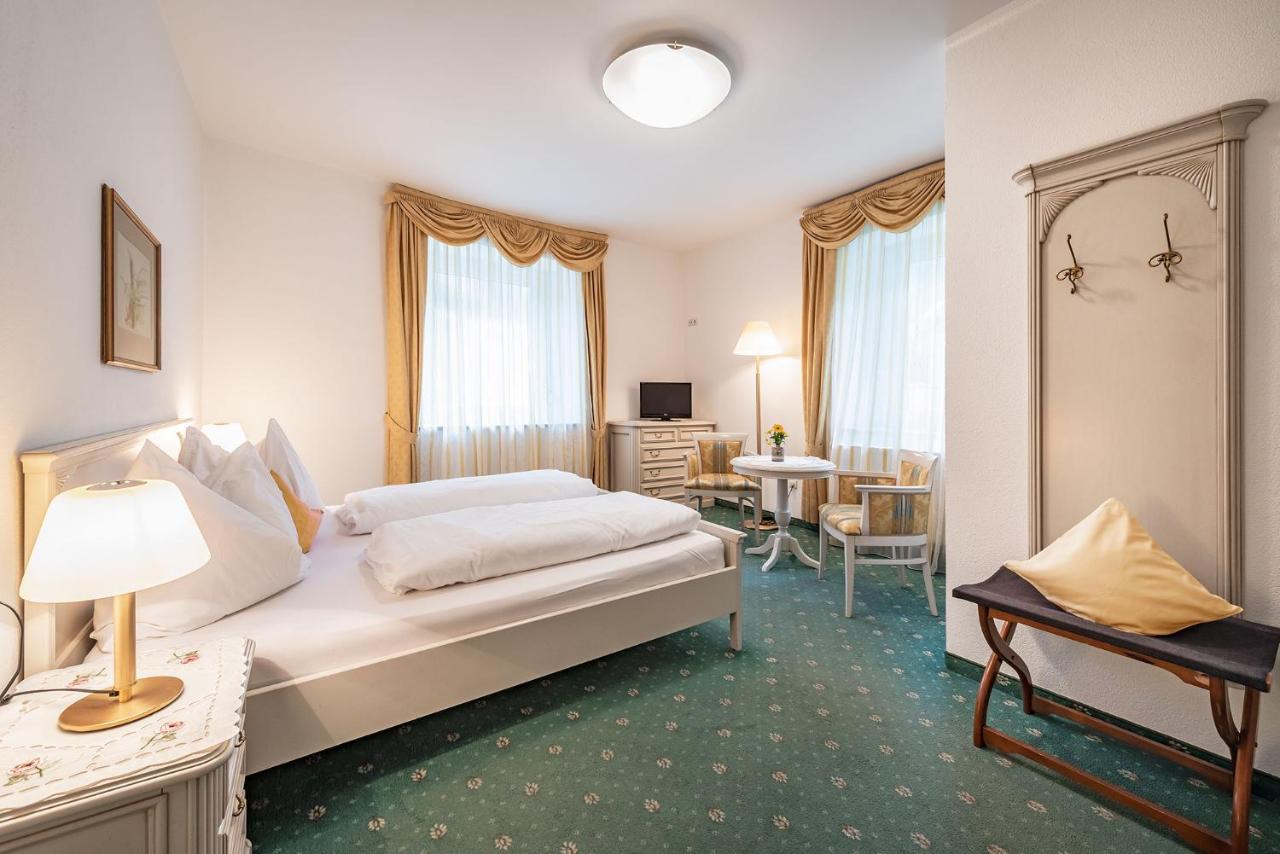 Hotel Weisse Lilie - B&B Rio di Pusteria ภายนอก รูปภาพ