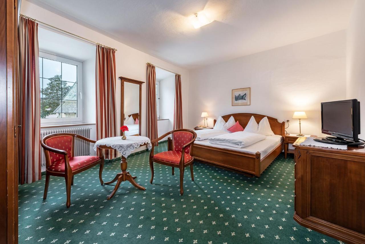 Hotel Weisse Lilie - B&B Rio di Pusteria ภายนอก รูปภาพ