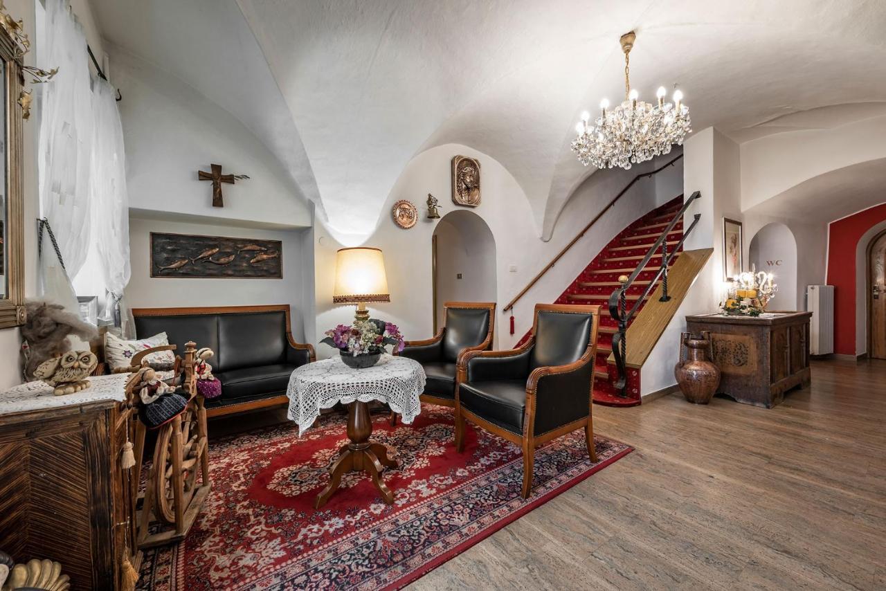 Hotel Weisse Lilie - B&B Rio di Pusteria ภายนอก รูปภาพ