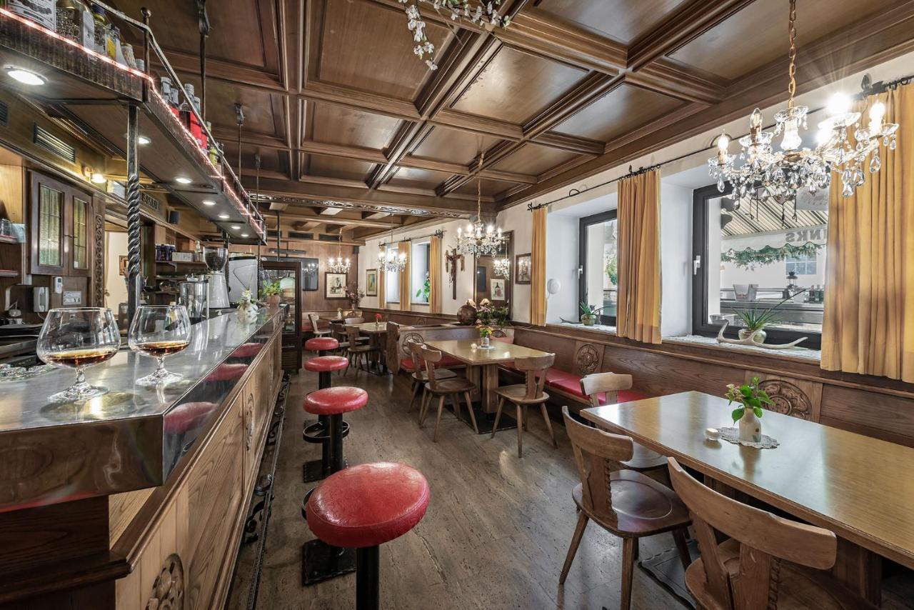 Hotel Weisse Lilie - B&B Rio di Pusteria ภายนอก รูปภาพ