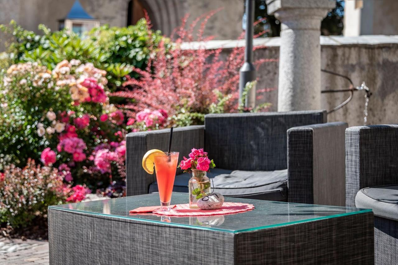 Hotel Weisse Lilie - B&B Rio di Pusteria ภายนอก รูปภาพ