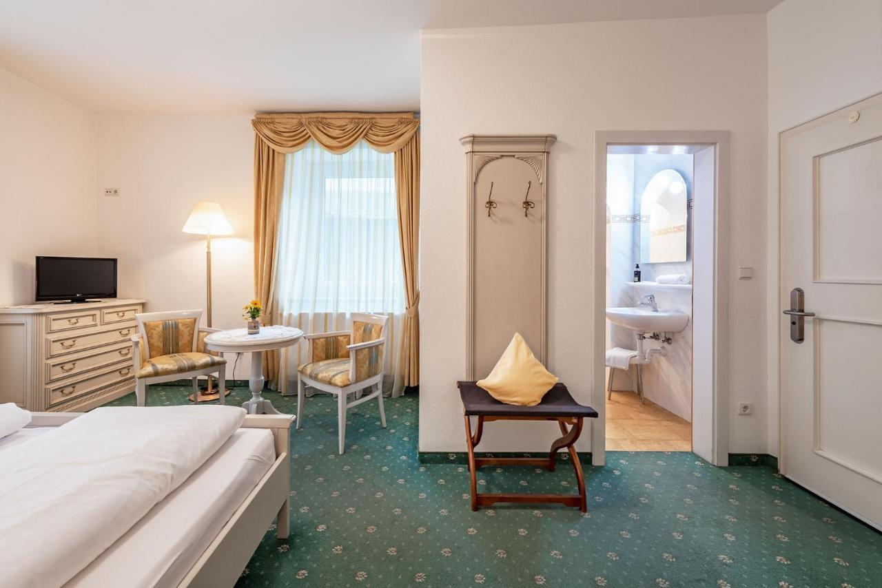 Hotel Weisse Lilie - B&B Rio di Pusteria ภายนอก รูปภาพ