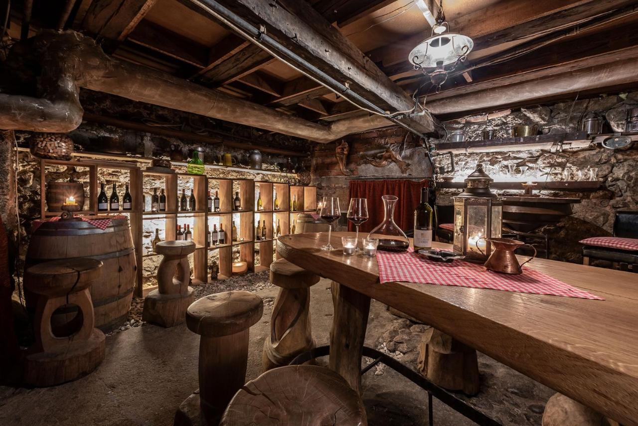Hotel Weisse Lilie - B&B Rio di Pusteria ภายนอก รูปภาพ