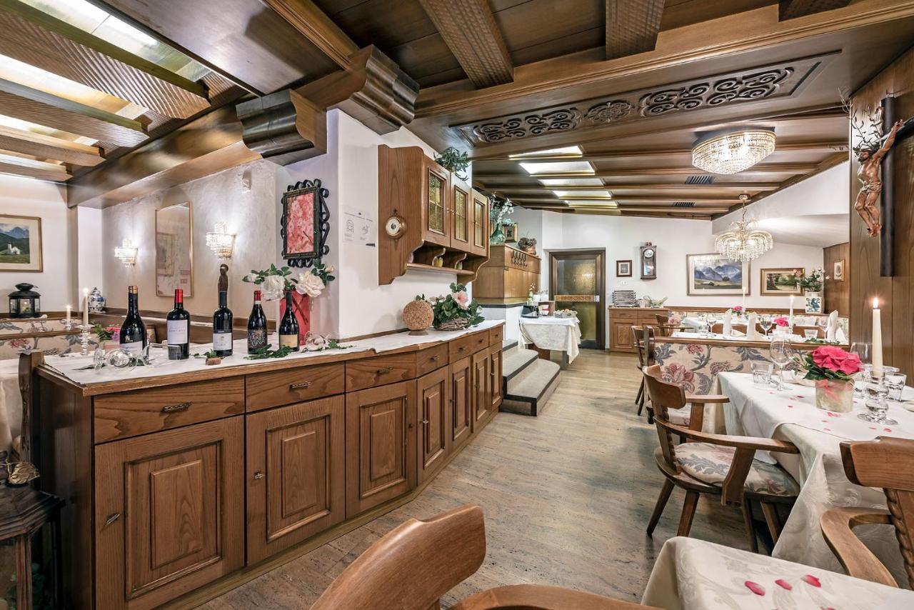 Hotel Weisse Lilie - B&B Rio di Pusteria ภายนอก รูปภาพ