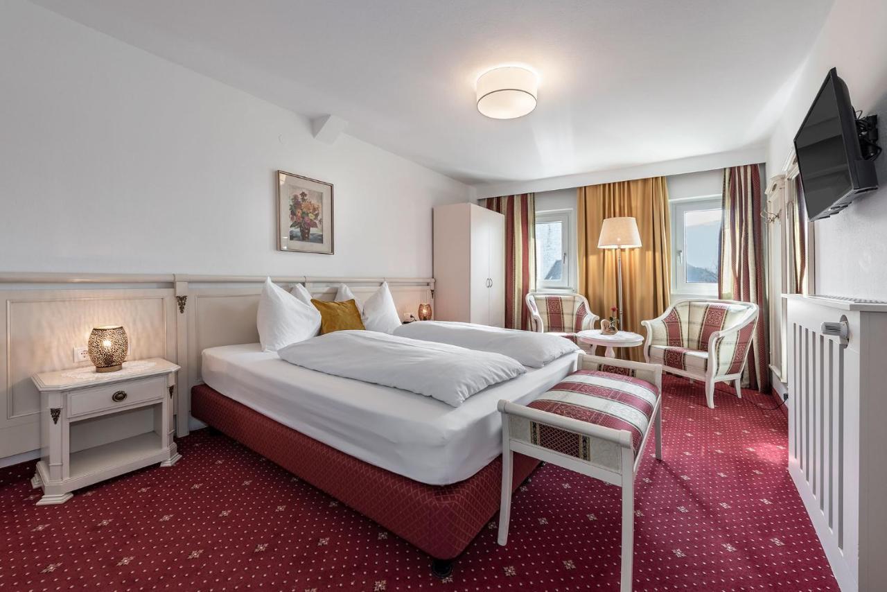 Hotel Weisse Lilie - B&B Rio di Pusteria ภายนอก รูปภาพ