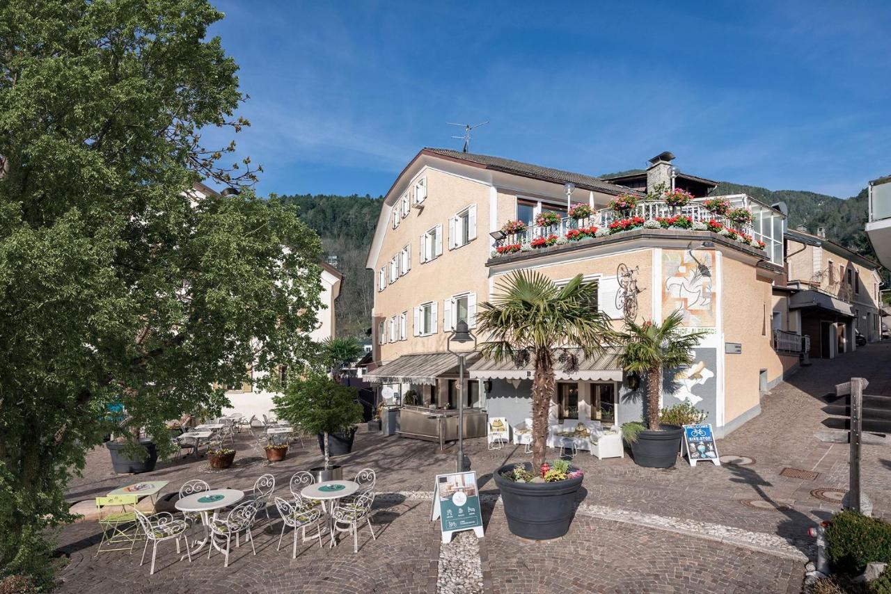 Hotel Weisse Lilie - B&B Rio di Pusteria ภายนอก รูปภาพ