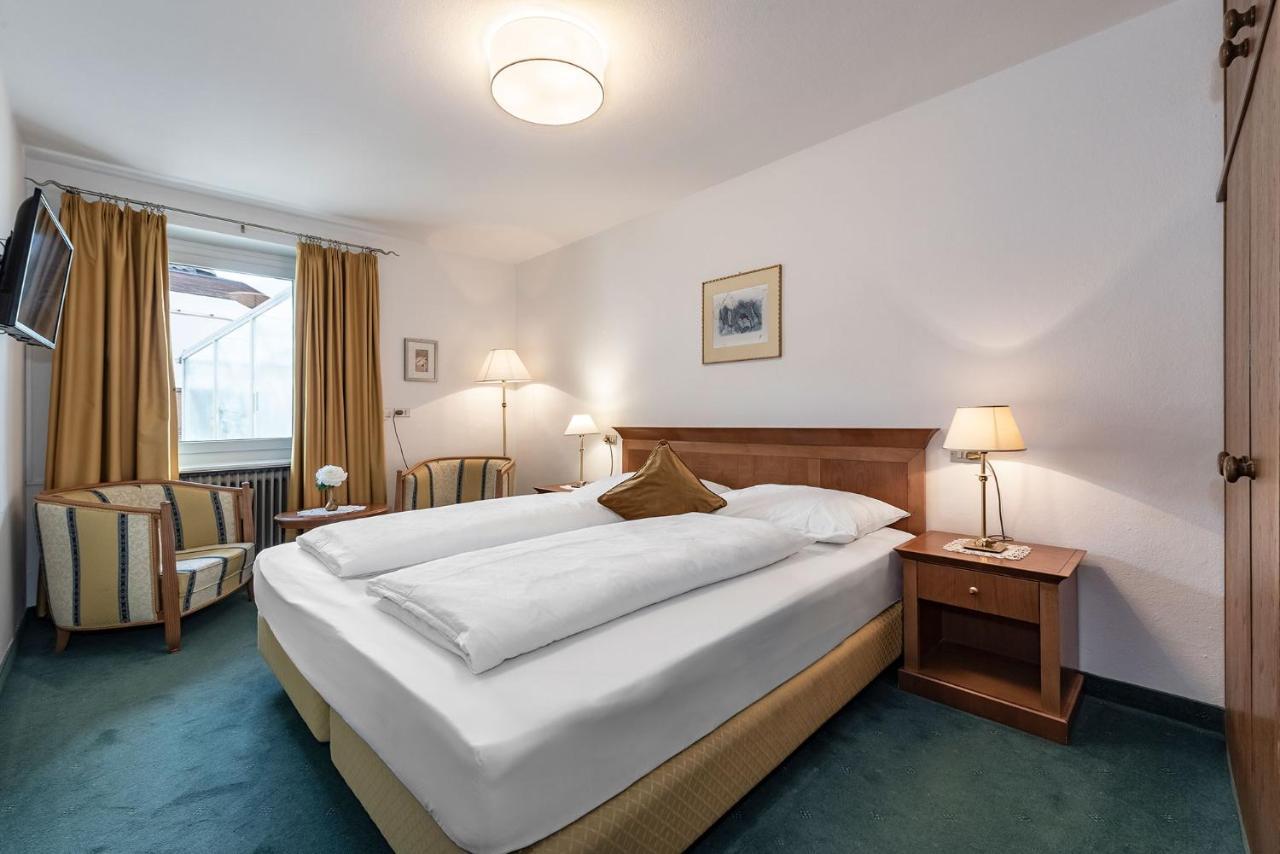 Hotel Weisse Lilie - B&B Rio di Pusteria ภายนอก รูปภาพ