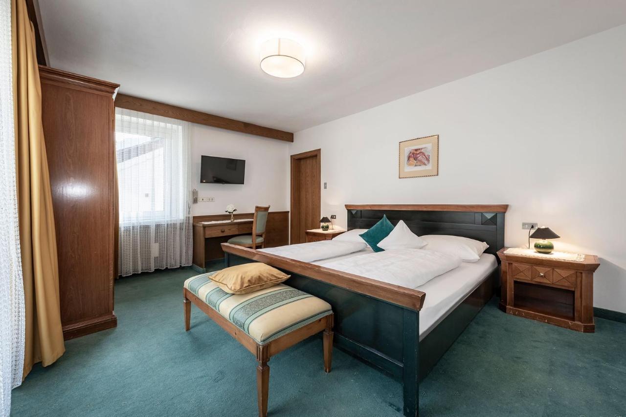 Hotel Weisse Lilie - B&B Rio di Pusteria ภายนอก รูปภาพ