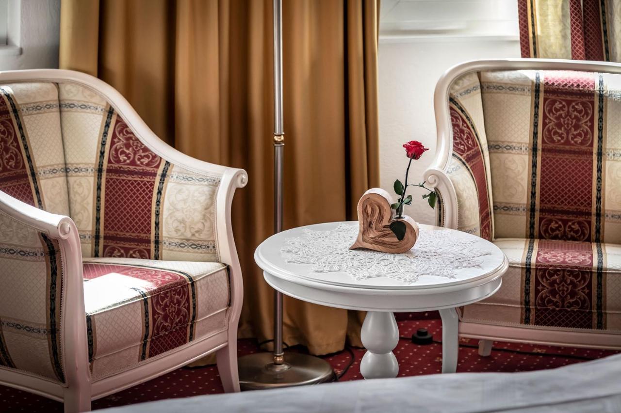 Hotel Weisse Lilie - B&B Rio di Pusteria ภายนอก รูปภาพ