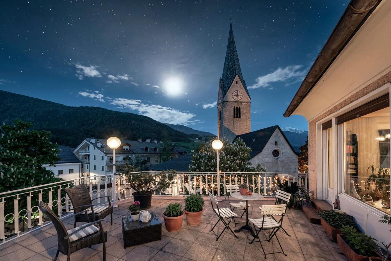 Hotel Weisse Lilie - B&B Rio di Pusteria ภายนอก รูปภาพ